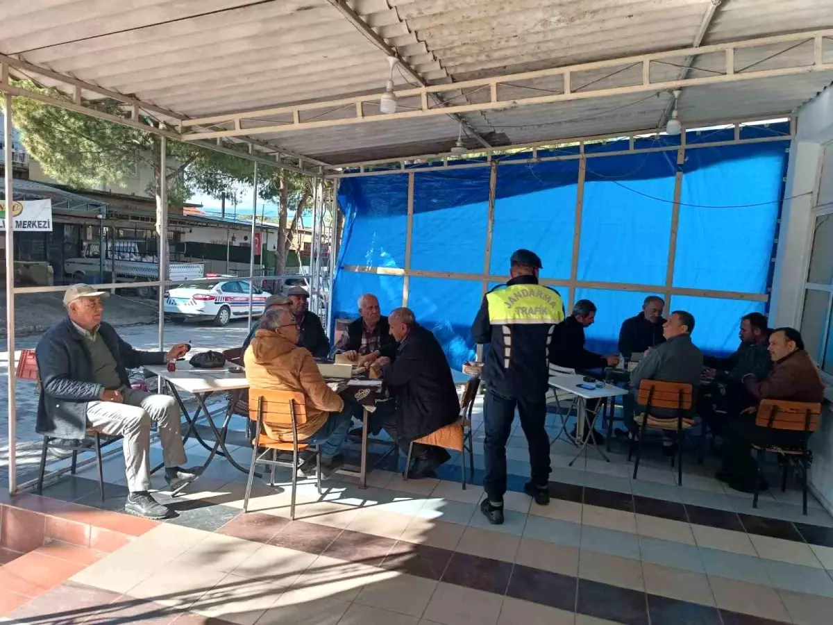 Aydın İl Jandarma Komutanlığı Traktör Sürücülerine ROPS-Reflektör Eğitimi Verdi