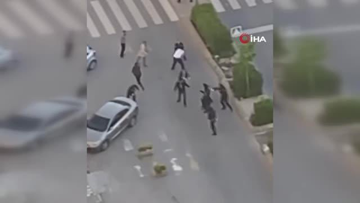 Kalp krizi nedeniyle hayatını kaybeden adamın yakınları sağlık çalışanlarına saldırdı