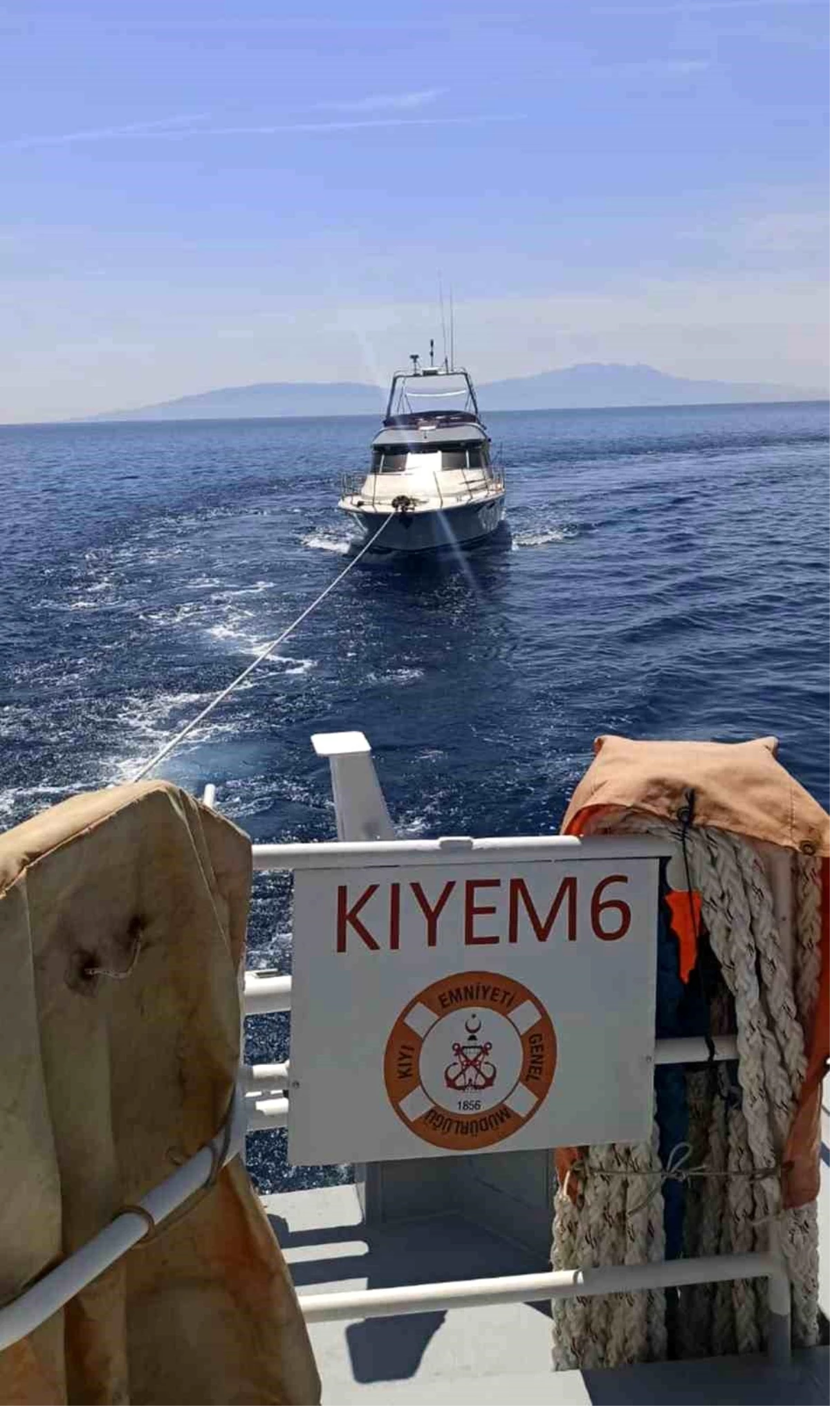Bodrum Karaada açıklarında arızalanan lüks tekne kurtarıldı