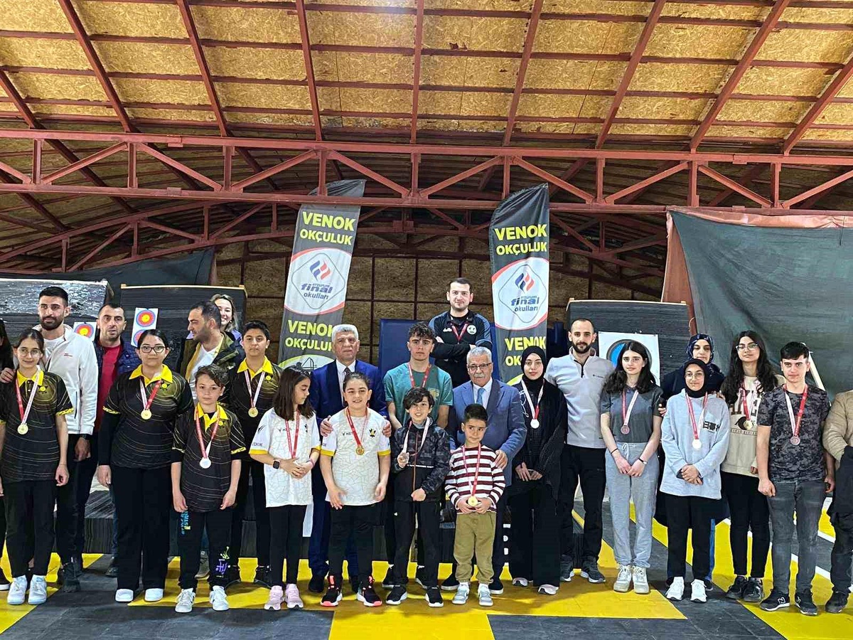 Okul Sporları okçuluk il şampiyonası Erzurum\'da yapılıyor