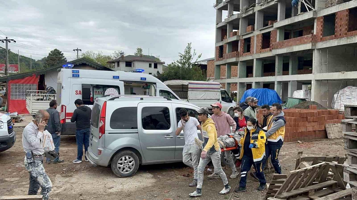 Orduda İnşaat İskelesi Çöktü: 4 İşçi Yaralandı