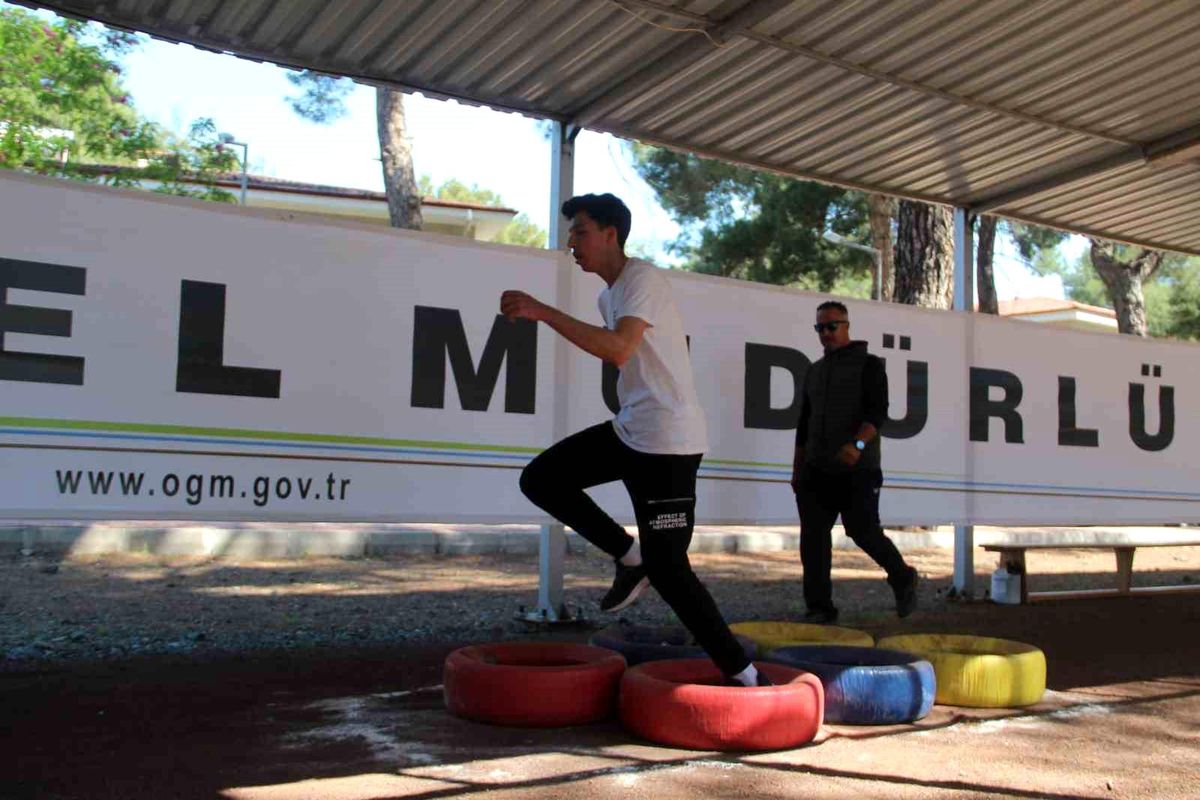 Antalya\'da Orman Muhafaza Memuru Sınavları Zorlu Parkurlarda Yapılıyor
