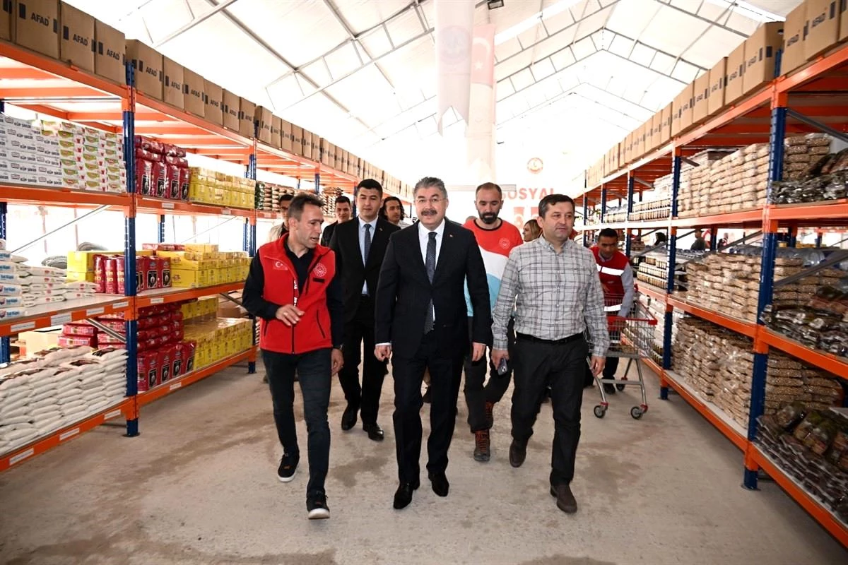 Osmaniye\'de depremzedelere ücretsiz alışveriş imkanı