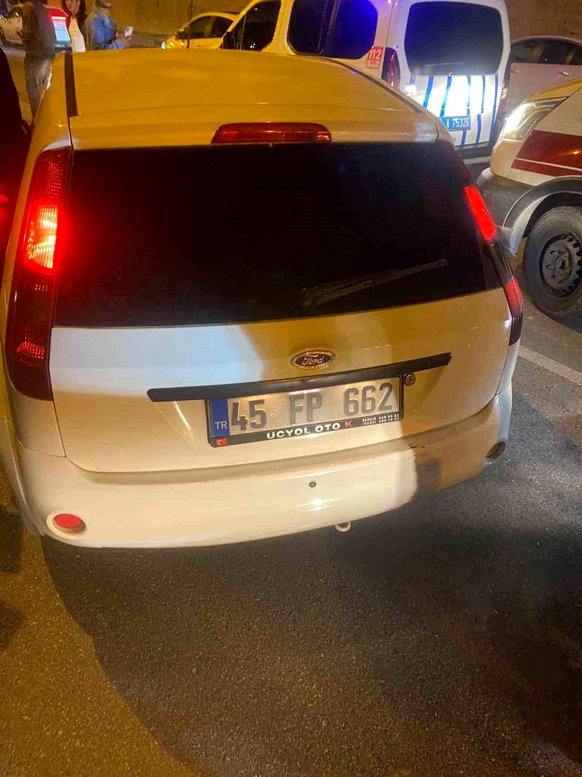 İzmir\'de Otomobil Çarptı: 2 Yaşındaki Çocuk Hayatını Kaybetti