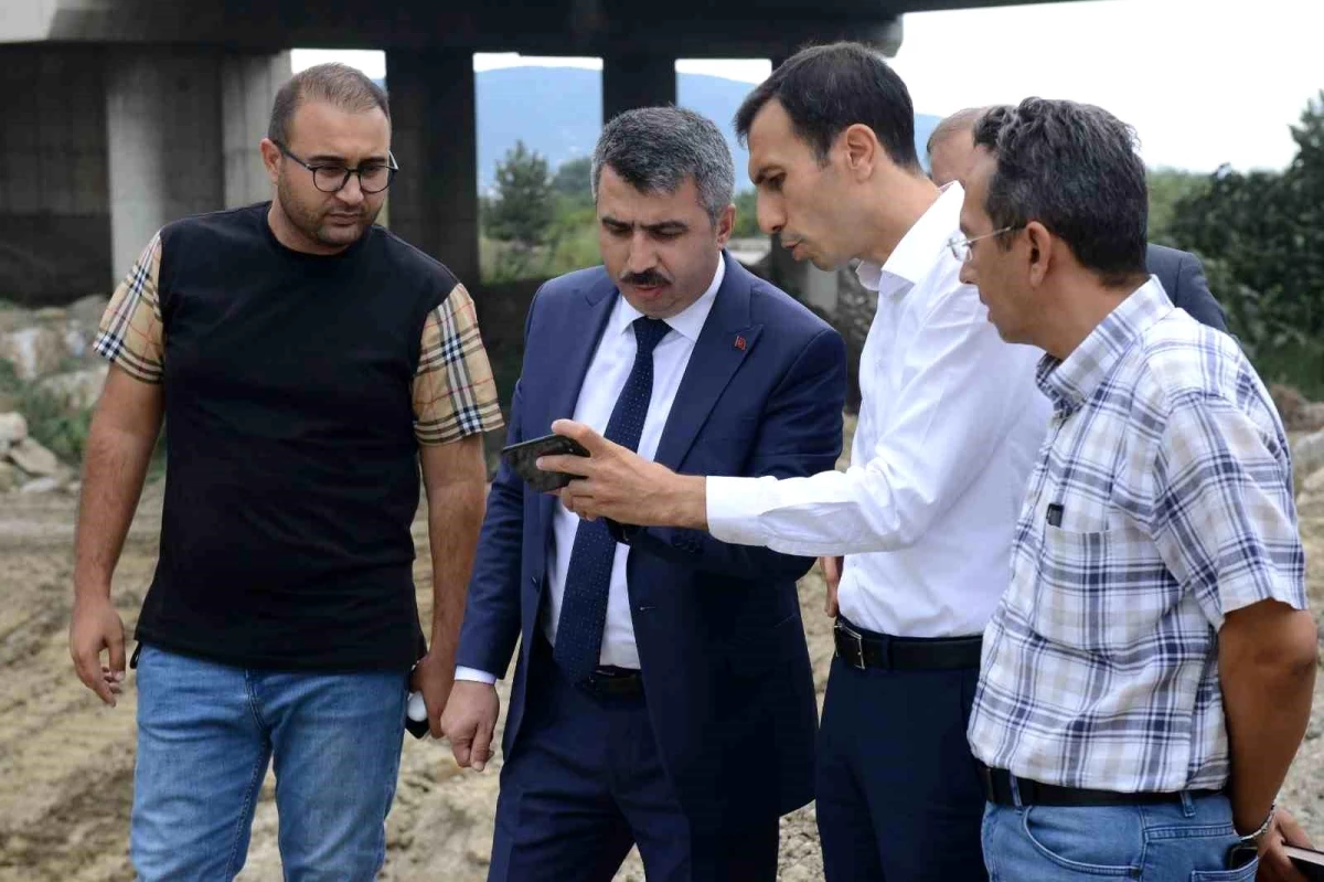Bursa Yıldırım Belediye Başkanı, Cenup Kanalı\'ndaki Islah Çalışmalarını İnceledi