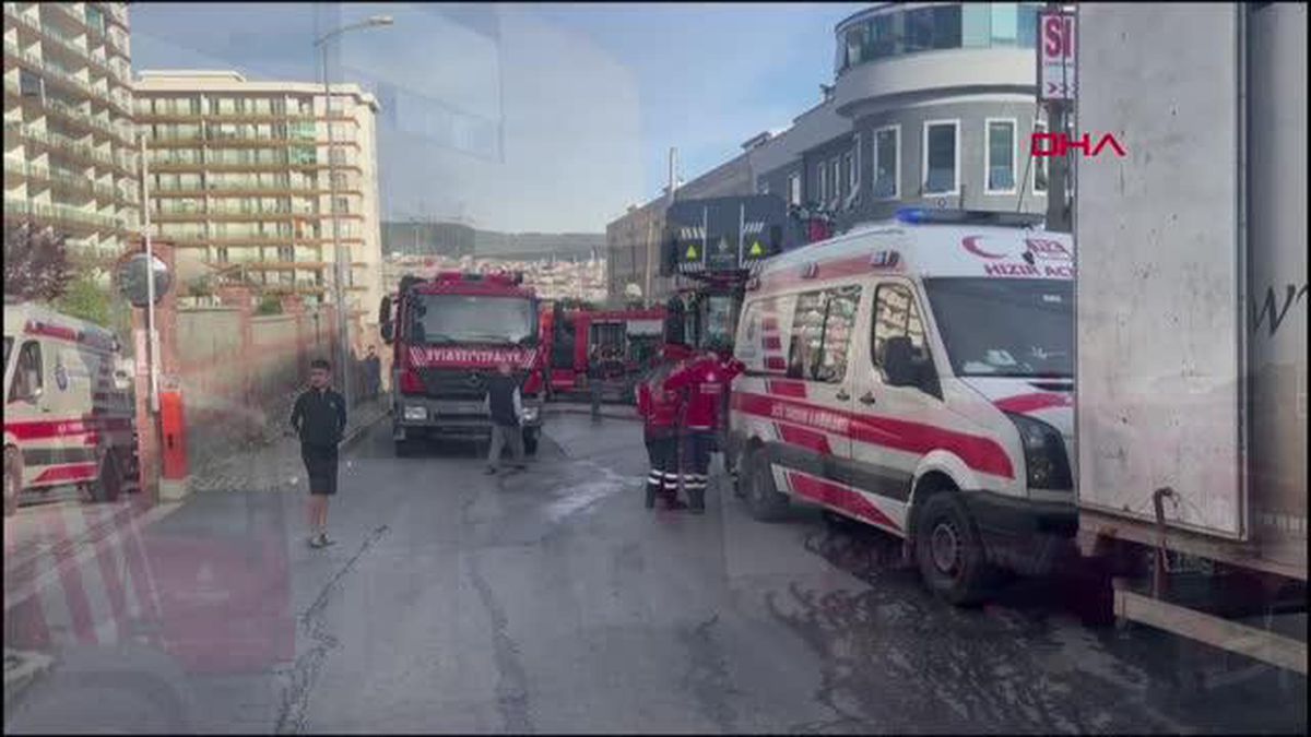 Sancaktepe\'de Mobilya Atölyesinde Yangın Çıktı