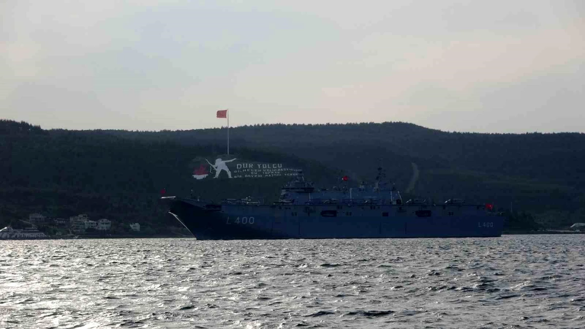 Dünyanın İlk SİHA Gemisi TCG Anadolu Çanakkale Boğazından Geçti