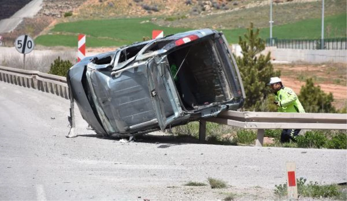 Sivas\'ta TIR ve hafif ticari araç çarpıştı: 2 yaralı
