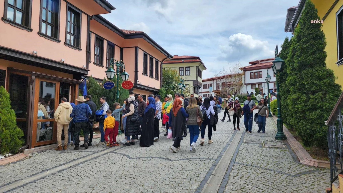 Eskişehir\'de 3 günlük tatil döneminde turistik merkezleri 60 binden fazla kişi gezdi