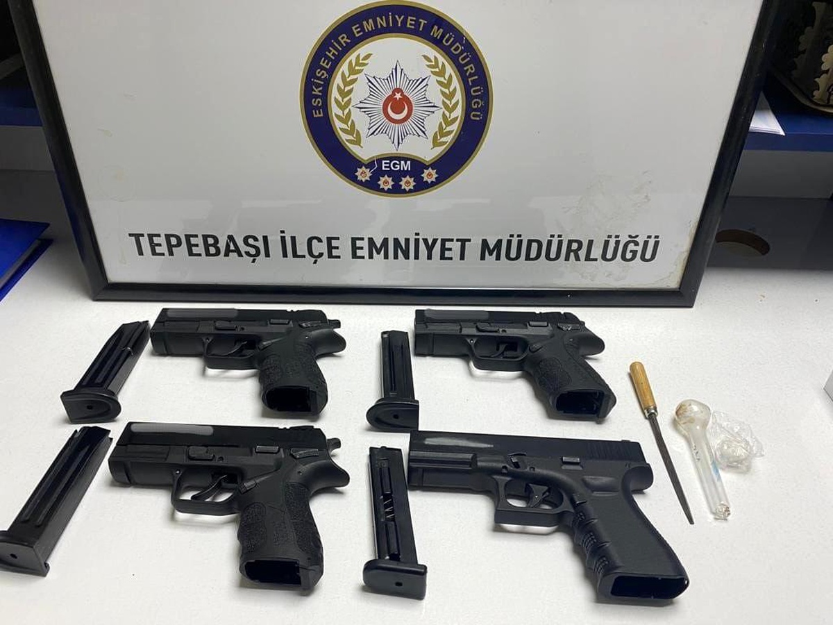 Eskişehir\'de Şüpheli Şahıs 4 Adet Tabanca ile Yakalandı