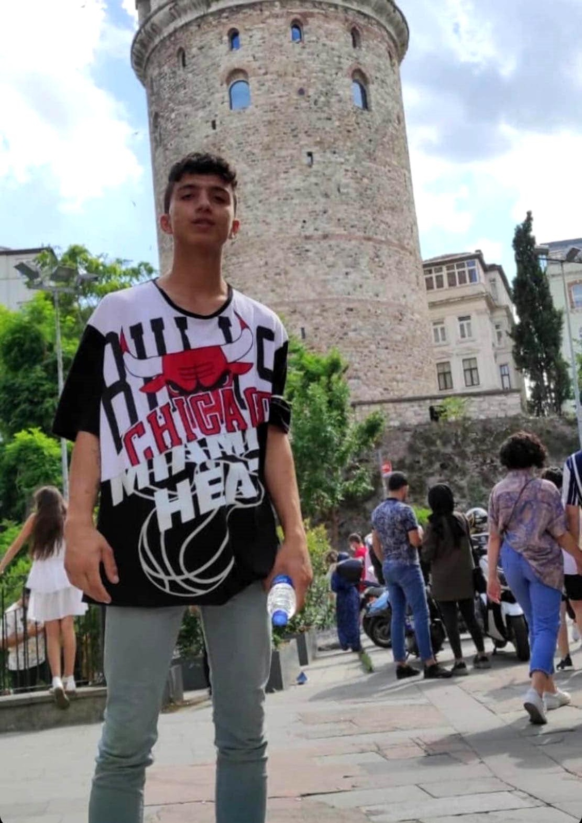 Osmaniye\'de sokakta bıçaklanarak öldürülen genç