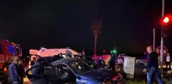 Adana'da otomobil refüje çarptı: 4 yaralı