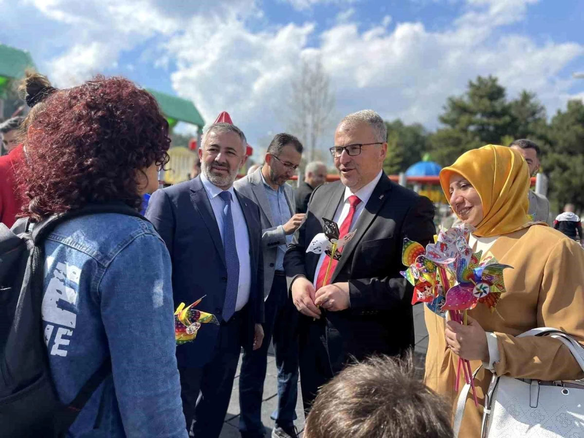 AK Parti Bilecik İl Başkanı Serkan Yıldırım Gölpark\'ta vatandaşlarla buluştu