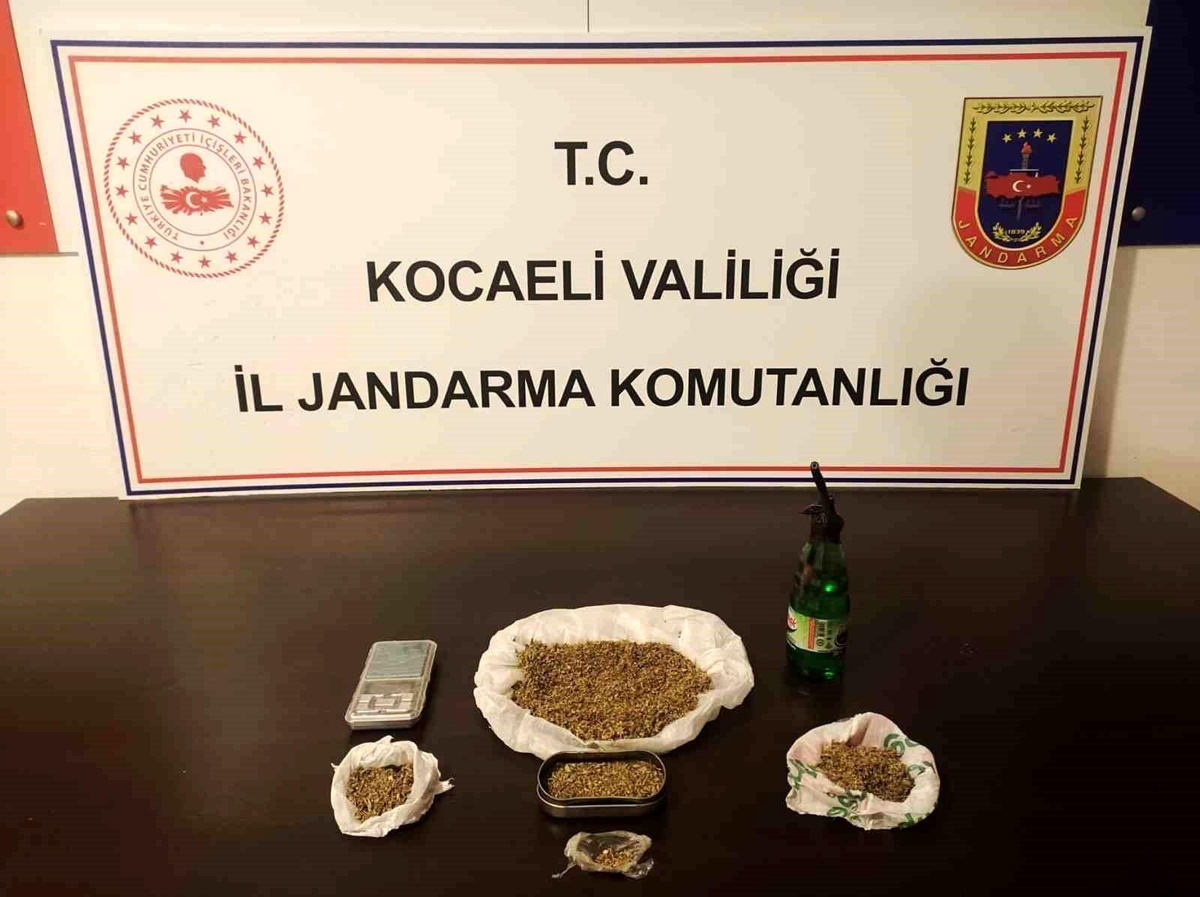 Kocaeli\'de Uyuşturucu Operasyonu: 2 Araçta Ele Geçirildi