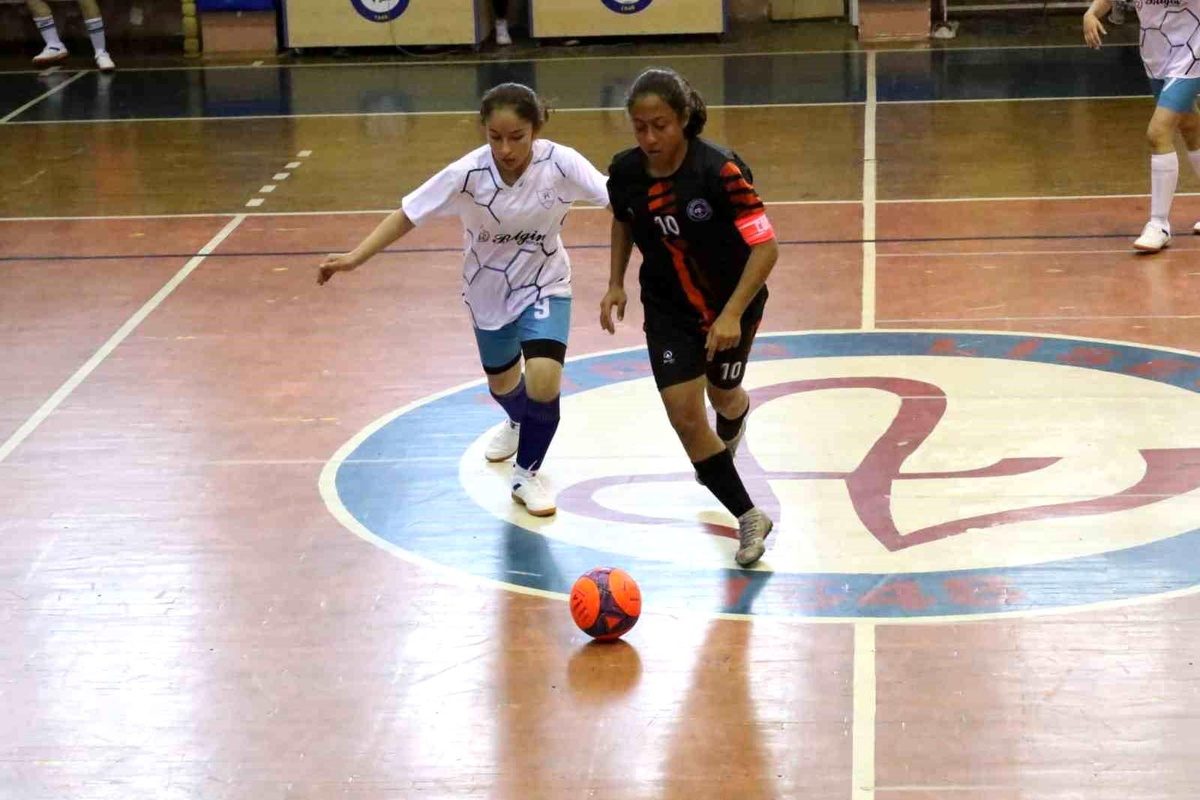 Okul Sporları Yıldız Kız-Erkek Futsal Grup Müsabakaları Aydın\'da Başladı