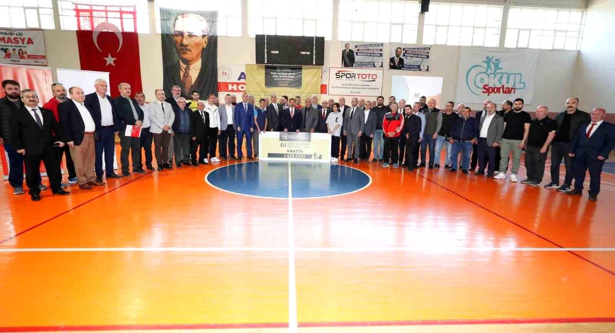 Bakanlıktan Amasya\'daki 61 amatör kulübe 1 milyon 425 bin TL destek