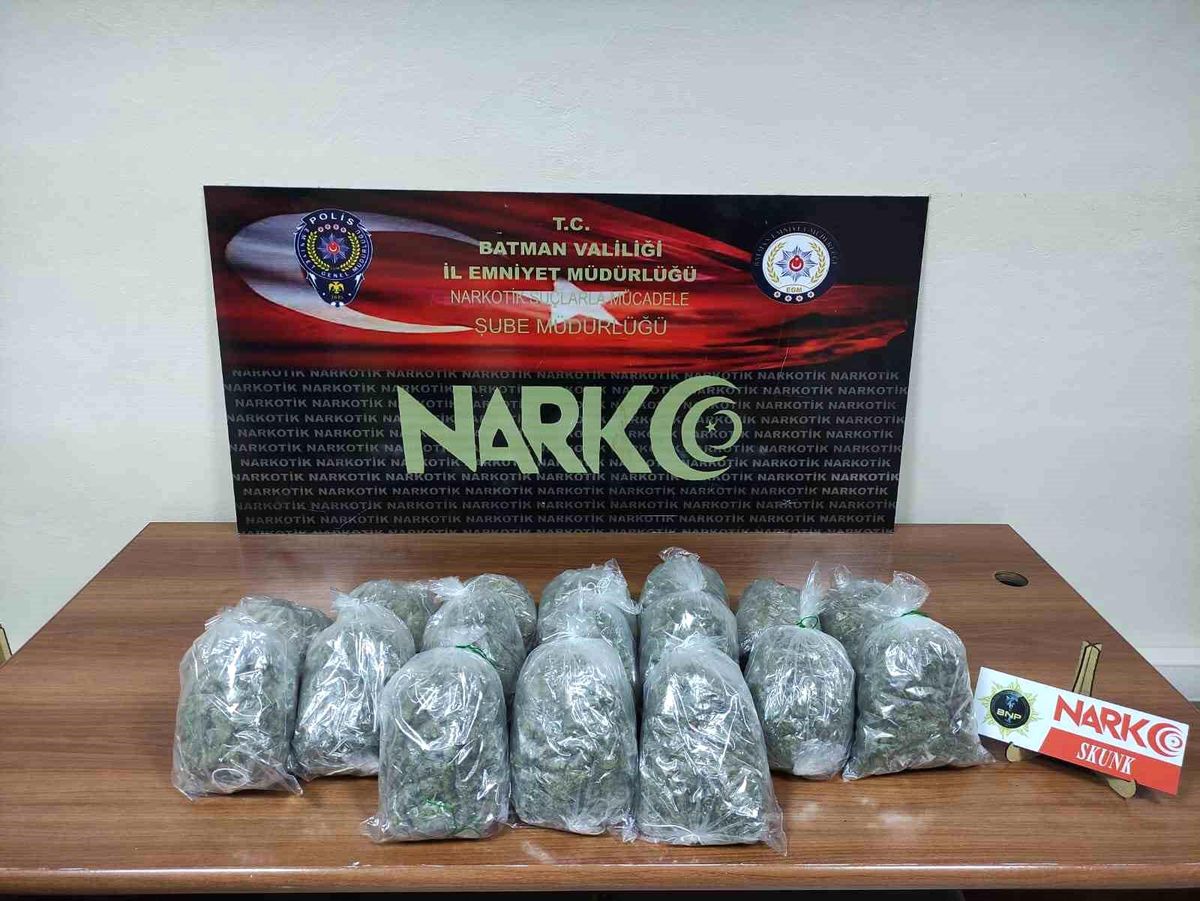 Batman\'da 3 Kilo Skunk Maddesi Ele Geçirildi