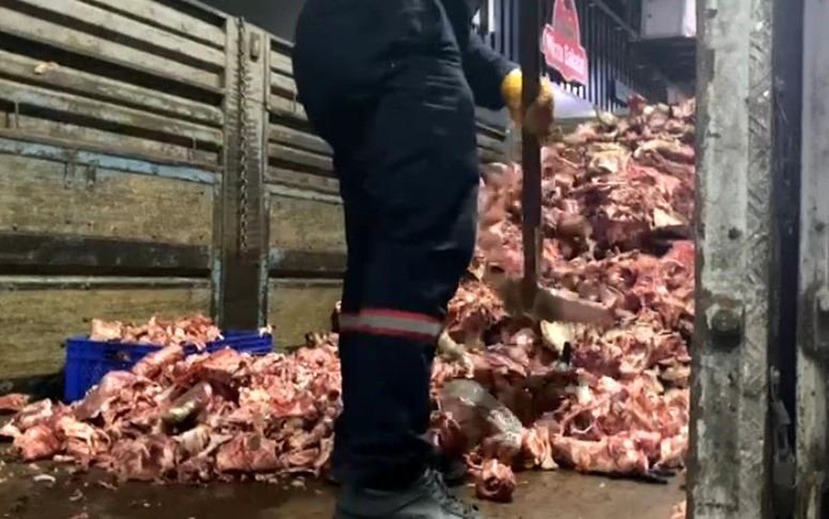 Bayrampaşa Mega Center\'da Etler Uygunsuz Şekilde Muhafaza Ediliyor