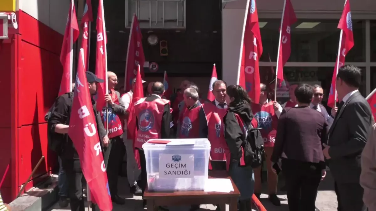 Büro-İş Sendikası Üyeleri \'Geçim Sandığı\' Kurarak AKP İktidarını Protesto Etti