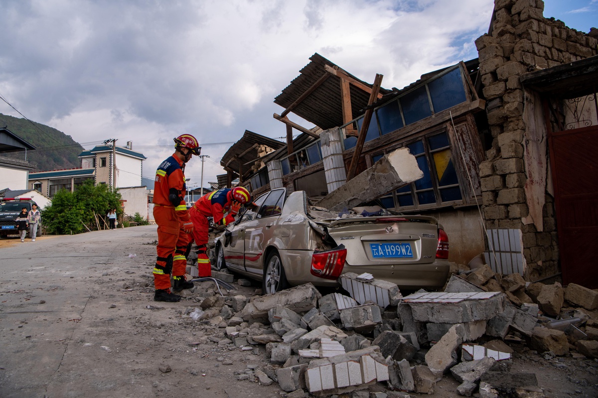 Çin\'de 52 Büyüklüğünde Deprem: 3 Kişi Yaralandı