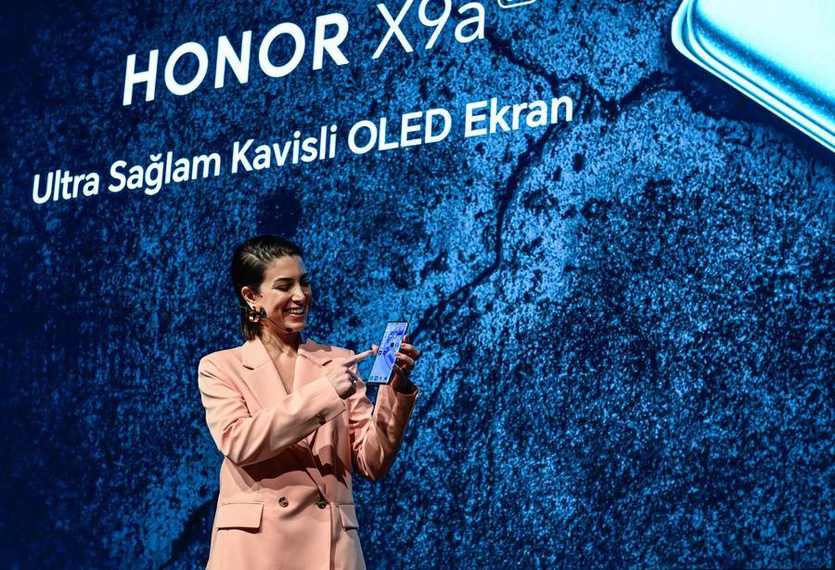 Çinli Akıllı Cihaz Üreticisi Honor İstanbul\'da Yeni Cep Telefonunu Tanıttı