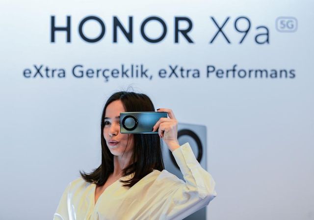 Çinli Akıllı Cihaz Üreticisi Honor, İstanbul'da Yeni Cep Telefonunu Tanıttı Çinli Akıllı Cihaz Üreticisi Honor, İstanbul'da Yeni Cep Telefonunu Tanıttı