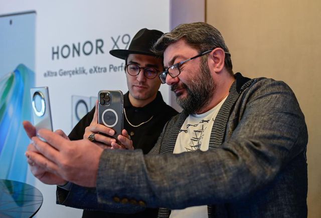 Çinli Akıllı Cihaz Üreticisi Honor, İstanbul'da Yeni Cep Telefonunu Tanıttı Çinli Akıllı Cihaz Üreticisi Honor, İstanbul'da Yeni Cep Telefonunu Tanıttı