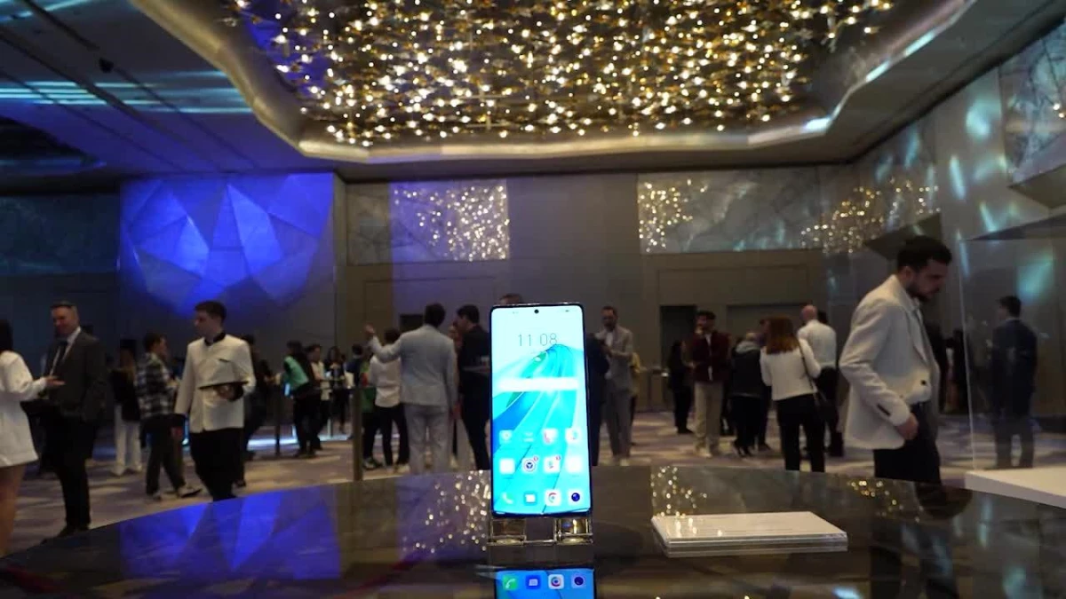 Çinli akıllı cihaz üreticisi Honor İstanbul\'da yeni cep telefonunu tanıttı