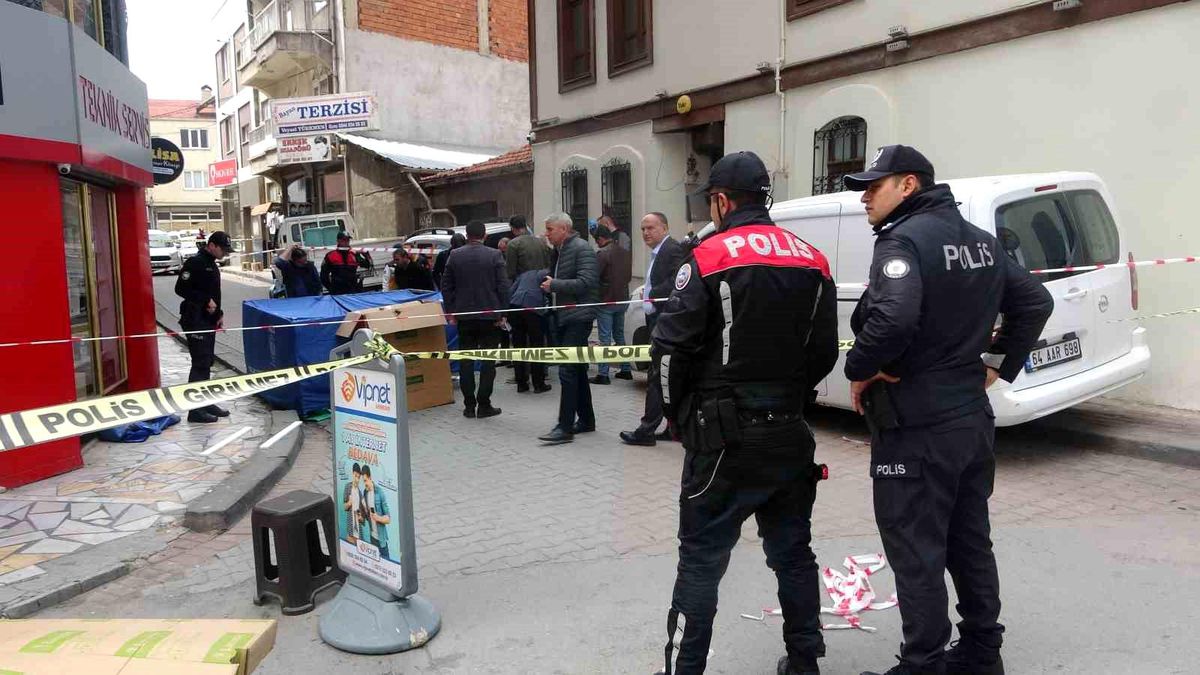 Uşak\'ta Anne, Nüfusa Kaydettirmediği Bebeğini Ablasının Evinin 6. Katından Atarak Öldürdü