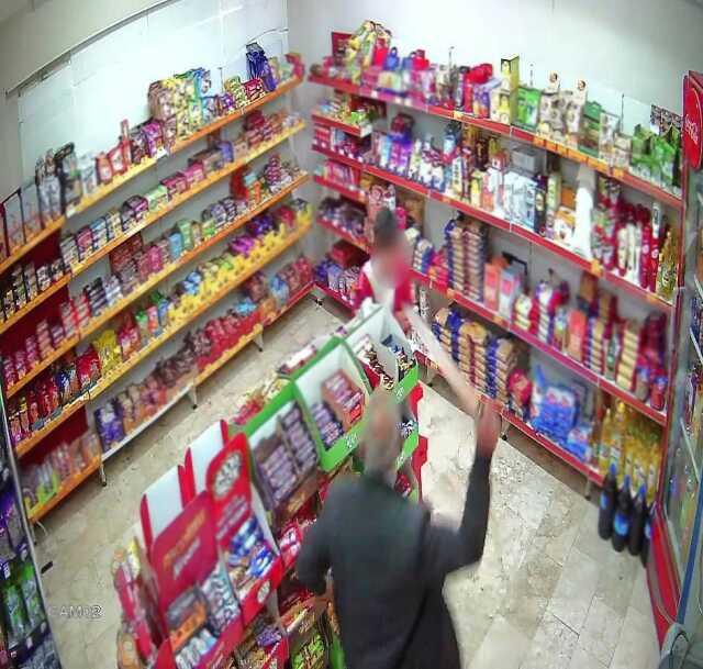 Çocukları taciz eden adam, uygunsuz görüntülerini çekmek istediği çocuğu döner bıçağıyla kovaladı