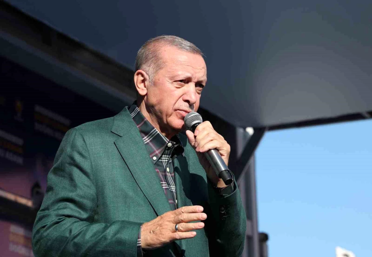 Cumhurbaşkanı Erdoğan: "Koltuk sayısını arttırmak için sağa sola bakan dağıtmaktan, kalp işareti yapmaktan başka hiçbir konuda anlaşamıyorlar"