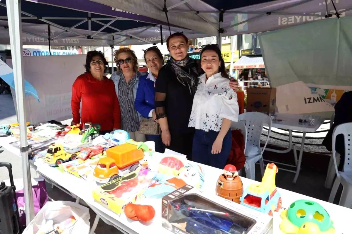 İzmitli çocuklar depremzede kardeşlerine oyuncak bağışlıyor