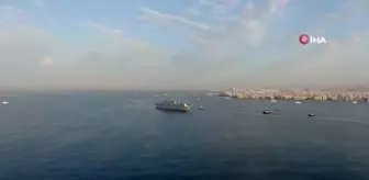 Dünyanın ilk SİHA gemisi İzmir'de: TCG Anadolu İzmir limanında havadan görüntülendi