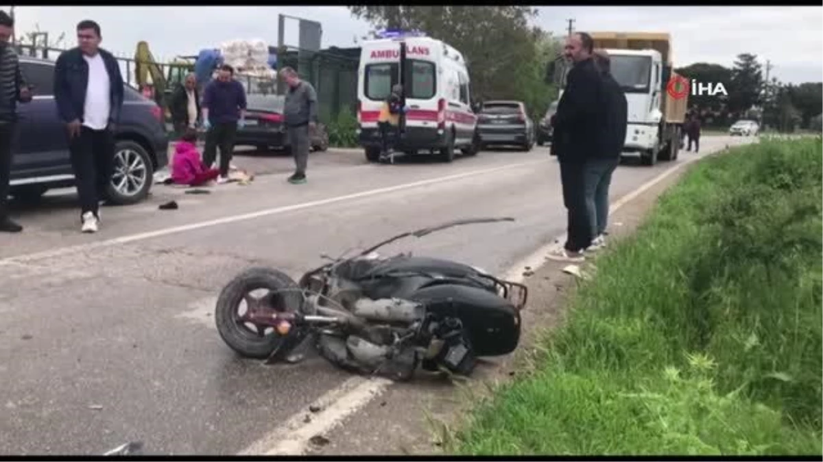 Edirnede köpeklerin saldırdığı motosiklet ile otomobil çarpıştı: 2 yaralı