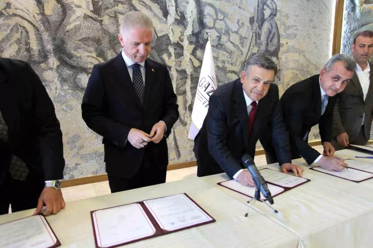 Erdemoğlu ailesinden Nurdağı ve Islahiye ilçelerine öğretmenevi