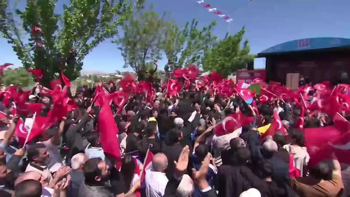 İmamoğlu Kahta\'da: "Neymiş? Onlar Giderse Kaos Olurmuş. Sen Gidersen Bu Millete Huzur Gelir, Huzur"