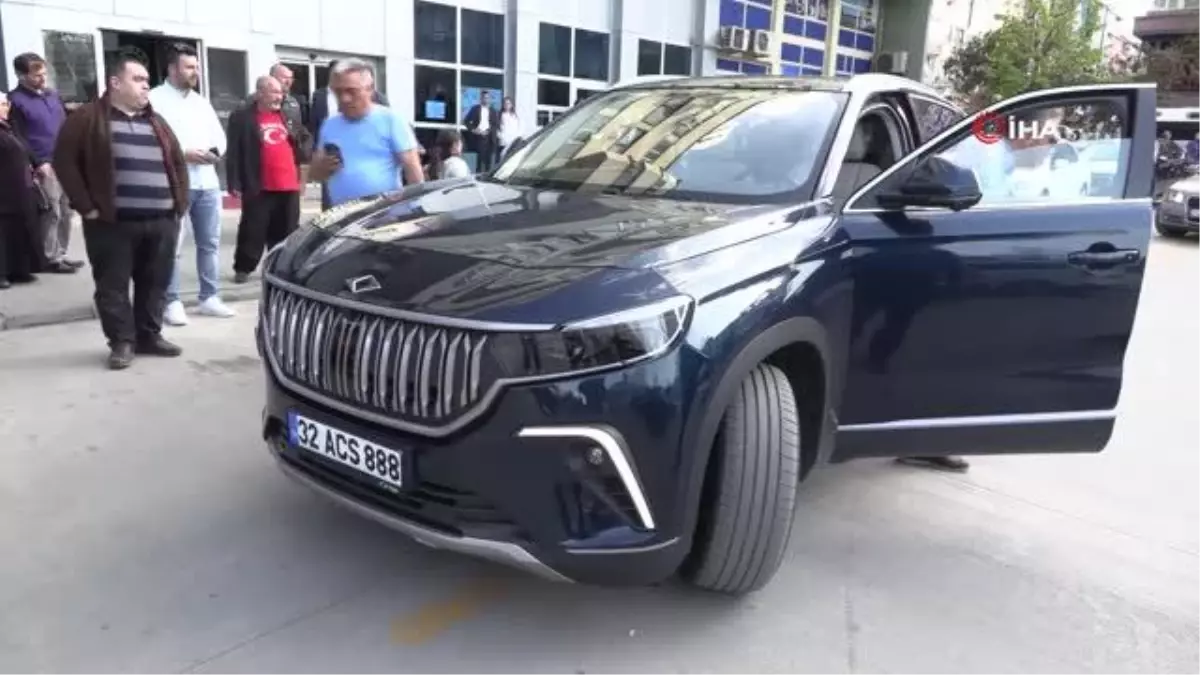 Isparta Belediye Başkanı Şükrü Başdeğirmen TOGGla şehir turu attı