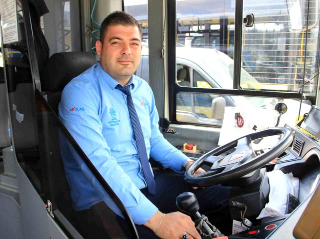 Kahraman şoförden alkışlanacak hareket! Canını hiçe sayıp kazayı böyle önledi Kahraman şoförden alkışlanacak hareket! Canını hiçe sayıp kazayı böyle önledi