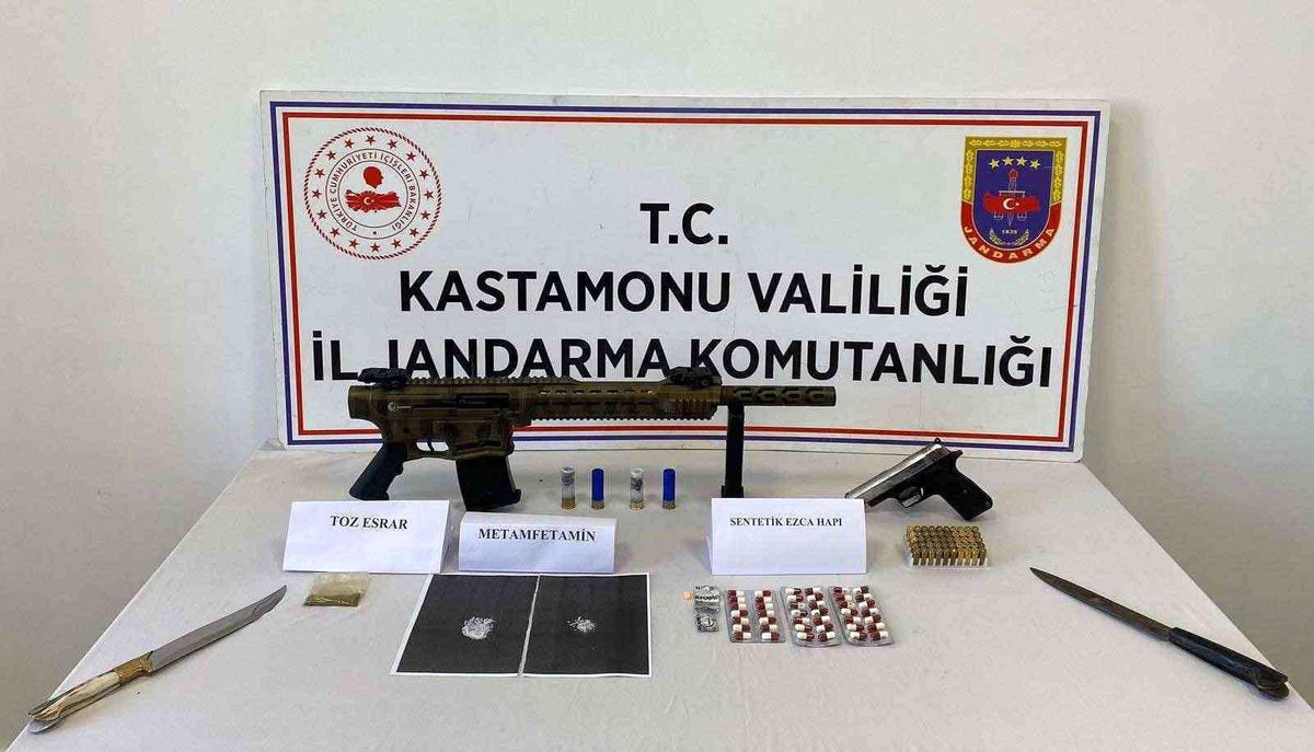 Kastamonu\'da Uyuşturucu Operasyonu: 5 Kişi Gözaltına Alındı