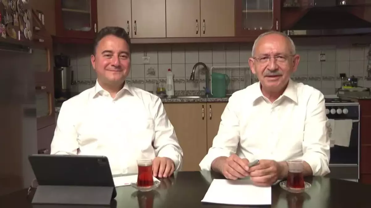 Kemal Kılıçdaroğlu, Evinin Mutfağında Ali Babacan ile Çektiği Videoyu Yayınladı: "Türkiye\'ye Hızlı Nefes Aldırıp Bizi Bu Krizden Çıkaracak Ekipler...