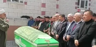 Kendisini kargocu olarak tanıtan şüpheli tarafından öldürülen kişi defnedildi