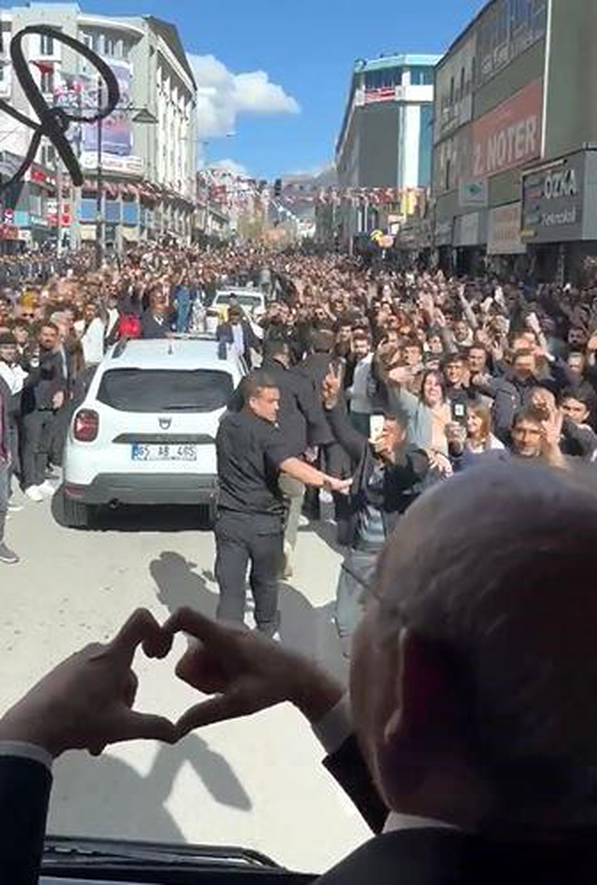 Kılıçdaroğlu\'nun Seçim Otobüsünden Seçmene Küfür Edilmesi Tepki Çekti