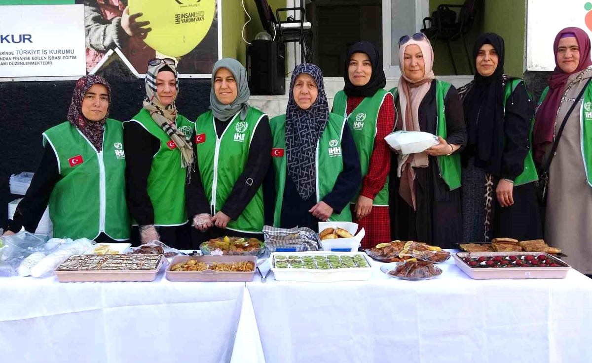 Kütahya İHH Kadın Kolları, Hayır Çarşısı Oluşturarak İhtiyaç Sahibi Ailelere Yardım Etti