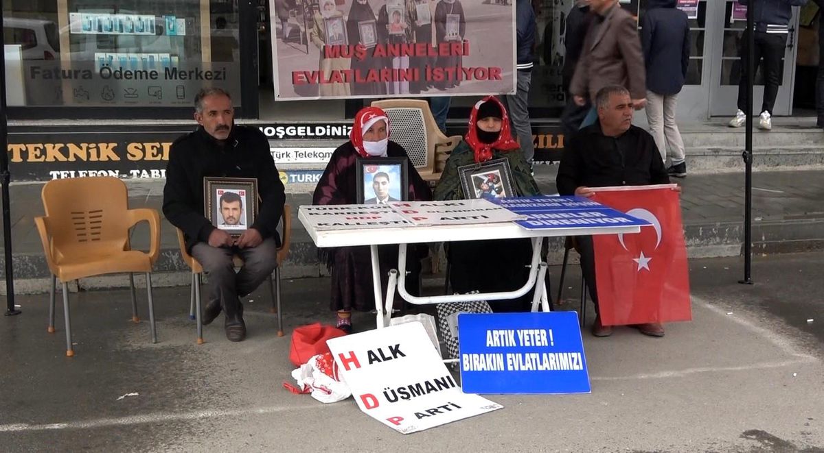 Muşlu aileler evlat nöbetine devam etti