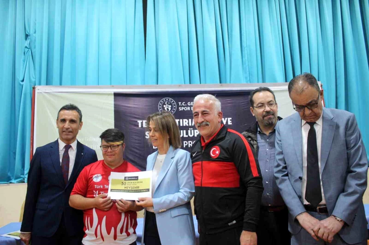 Nevşehir\'deki Amatör Spor Kulüplerine Ayni ve Nakdi Yardım Yapıldı