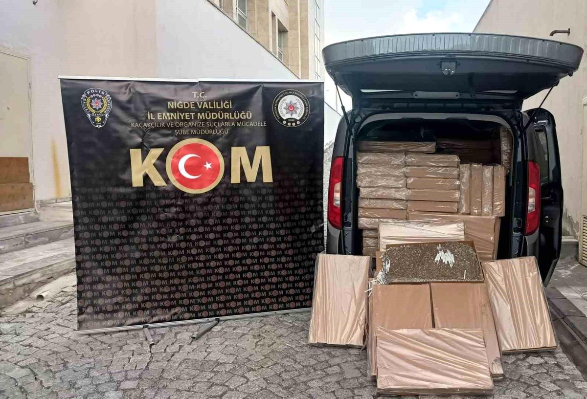 Niğde\'de 375 Bin Dolu Makaron Ele Geçirildi, 2 Şüpheli Gözaltına Alındı