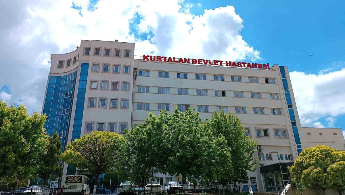 Siirt\'te Otomobil Şarampole Yuvarlandı: 4 Yaralı