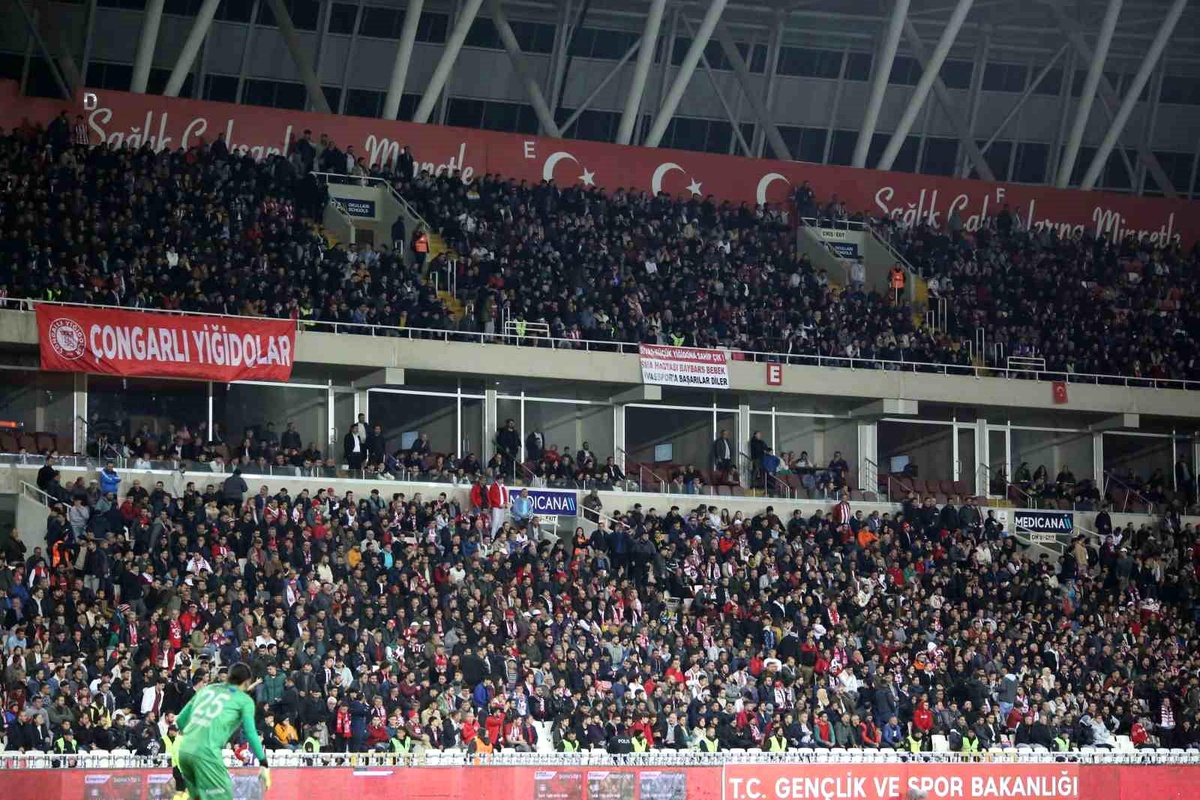 Sivassporlu Taraftarlar Fenerbahçe Maçına Yoğun İlgi Gösterdi