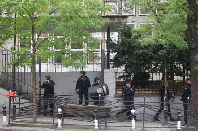 Son Dakika: Sırbistan'da bir öğrenci babasının silahıyla okulu kana buladı: 9 kişi hayatını kaybetti Son Dakika: Sırbistan'da bir öğrenci babasının silahıyla okulu kana buladı: 9 kişi hayatını kaybetti