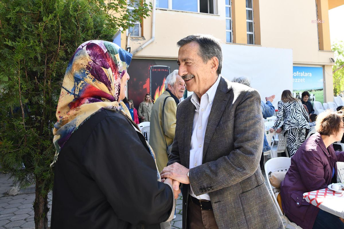 Tepebaşı Belediye Başkanı Ahmet Ataç, Sıraevler\'de Vatandaşlarla Buluştu